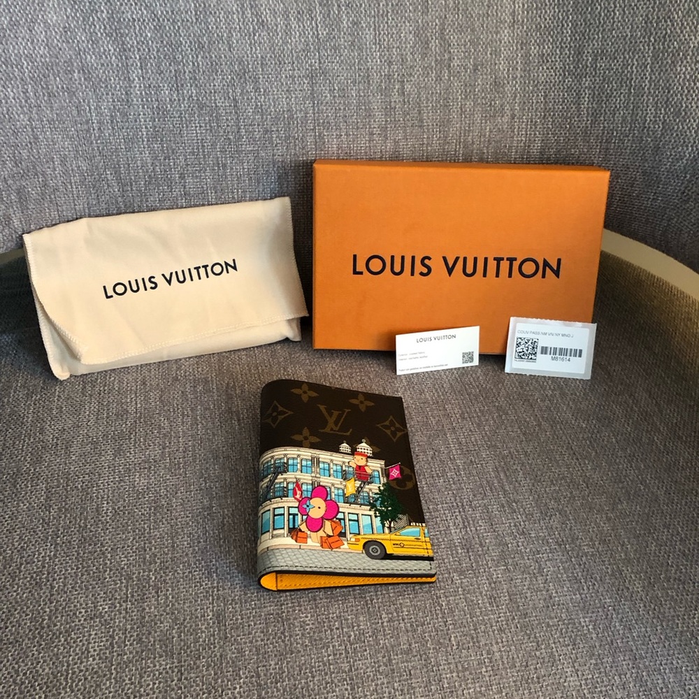 LV 2022 New York Passport Holder